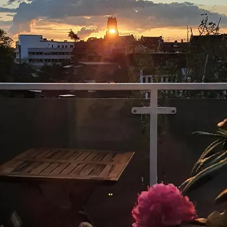 Penthouse Mit Blick Ueber Daecher Koelns Apartament