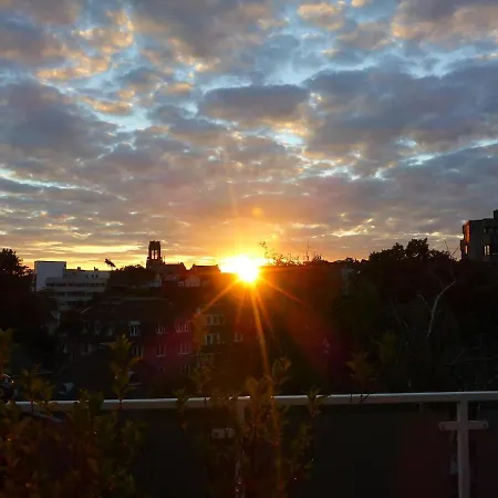 Penthouse Mit Blick Ueber Daecher Koelns *