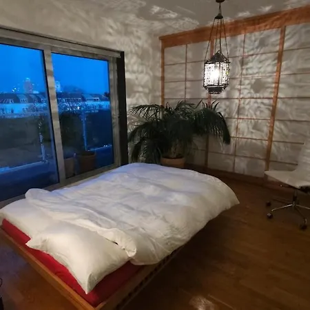 Penthouse Mit Blick Ueber Daecher Koelns *