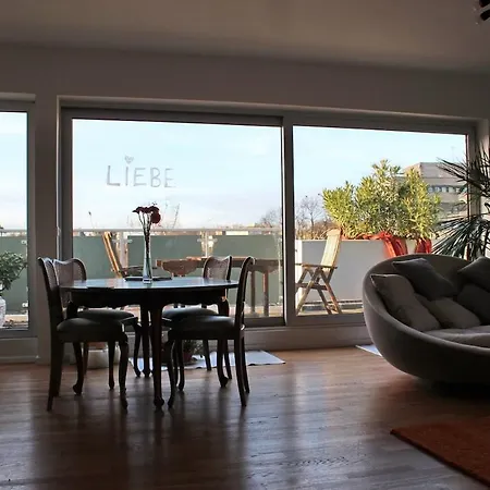 Penthouse Mit Blick Ueber Daecher Koelns Kolonia