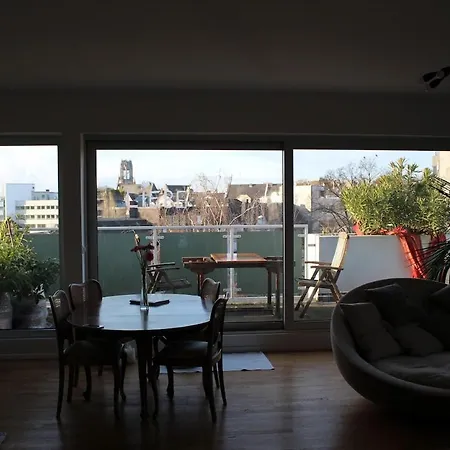 Penthouse Mit Blick Ueber Daecher Koelns Kolonia